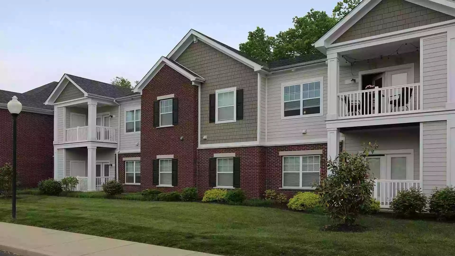 Louisville Apartments with Garages in Middletown, KY
