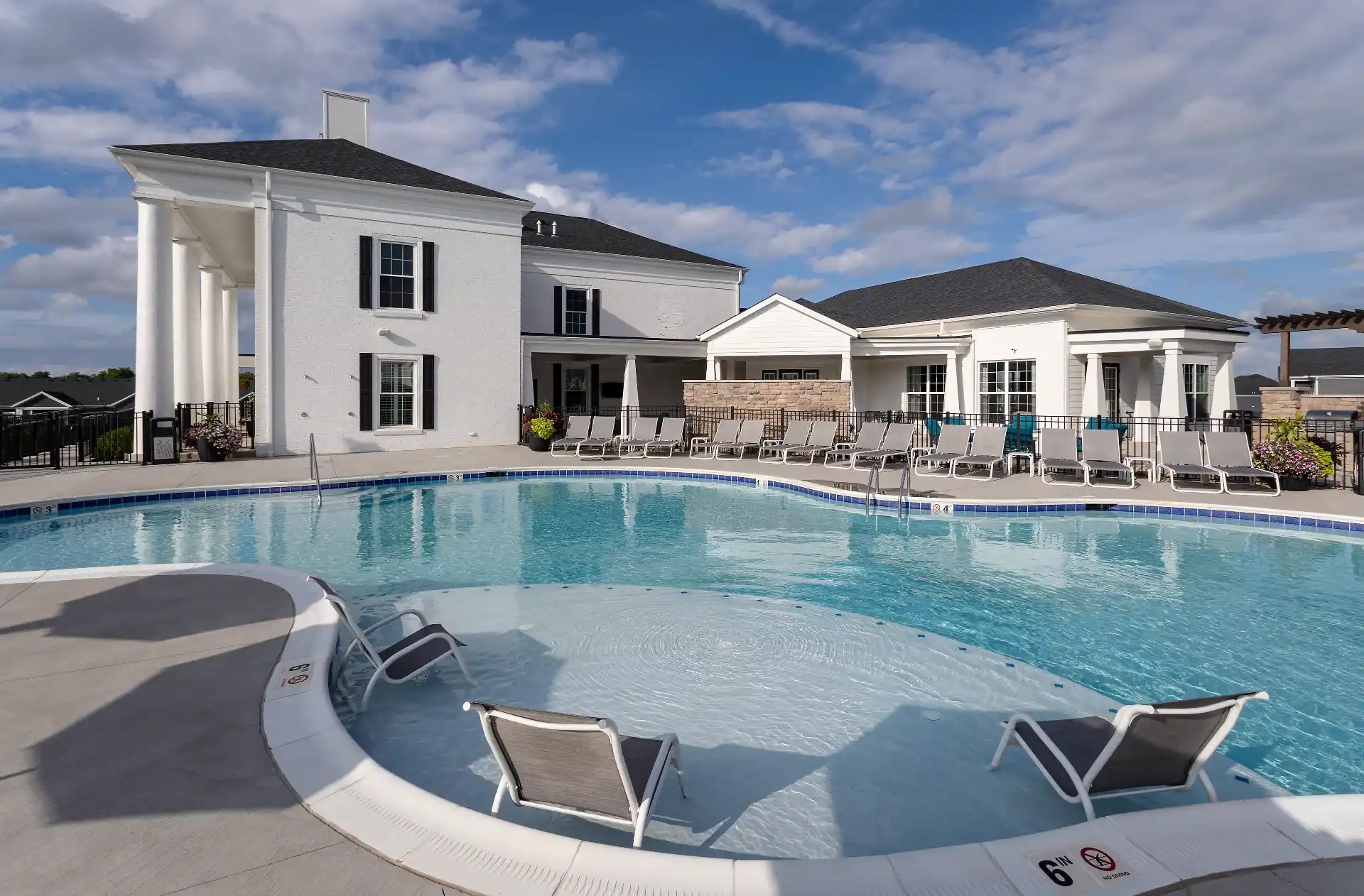 Luxury Apartments & Townhomes in Nicholasville, KY