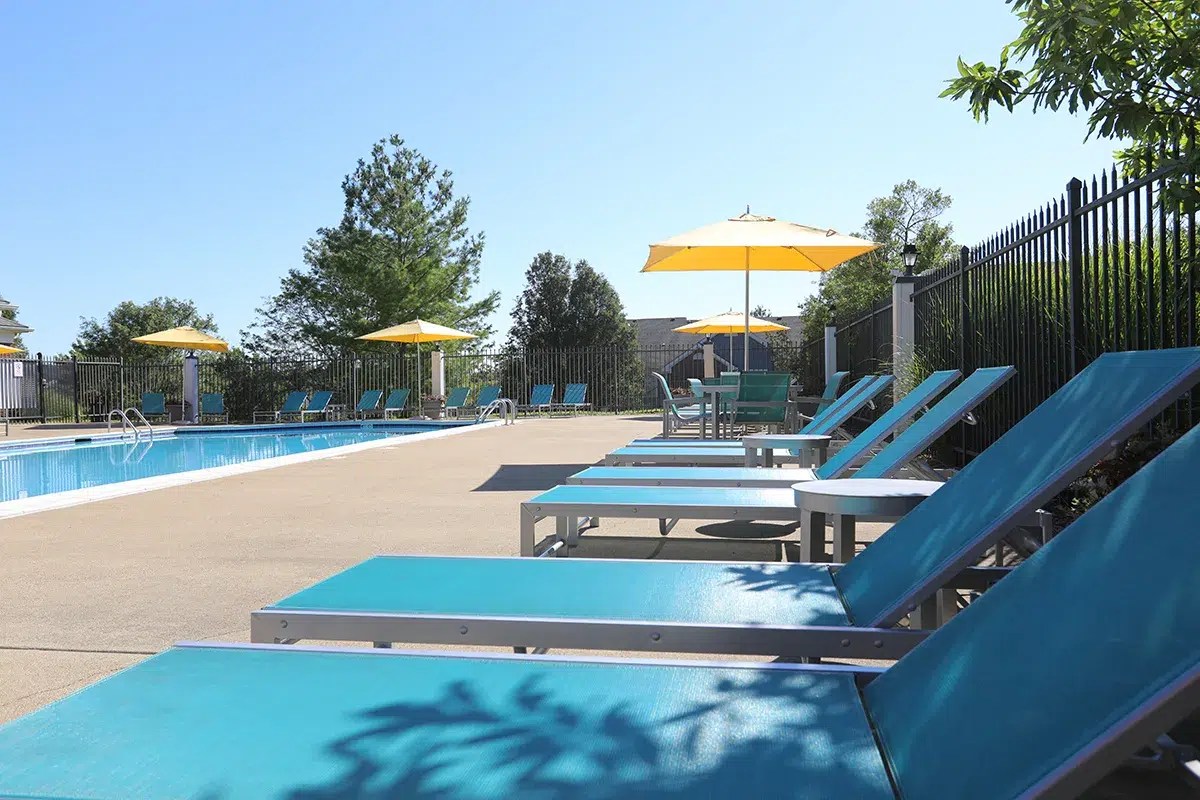 East Louisville, KY Apartments with Garages Shadow Ridge