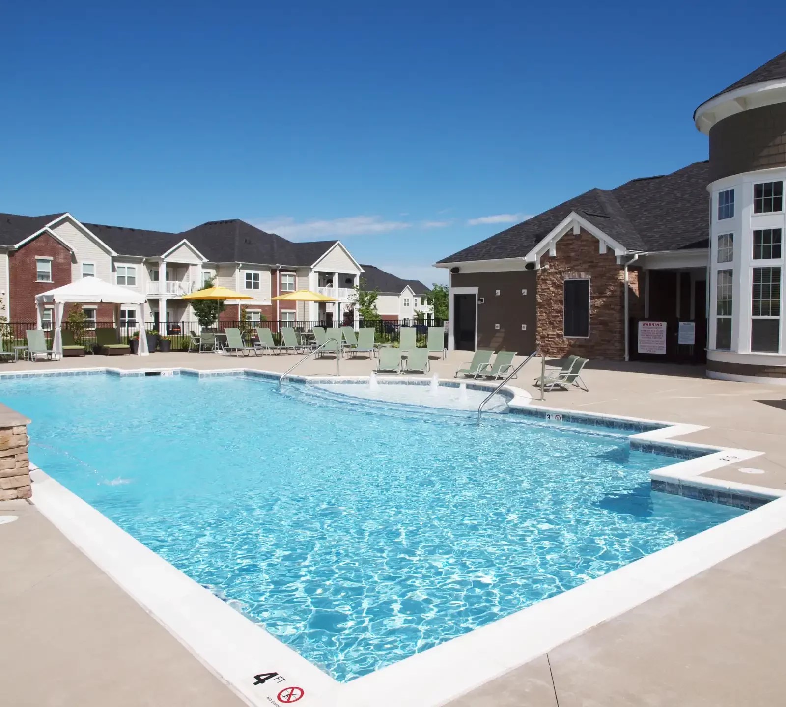 Louisville Apartments with Garages in Middletown, KY