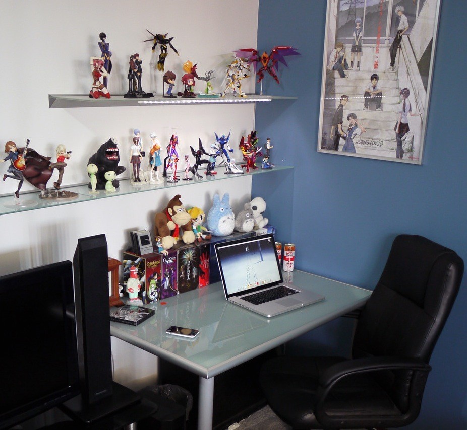 Workspaces of Figurine, Comic & Manga Enthusiasts