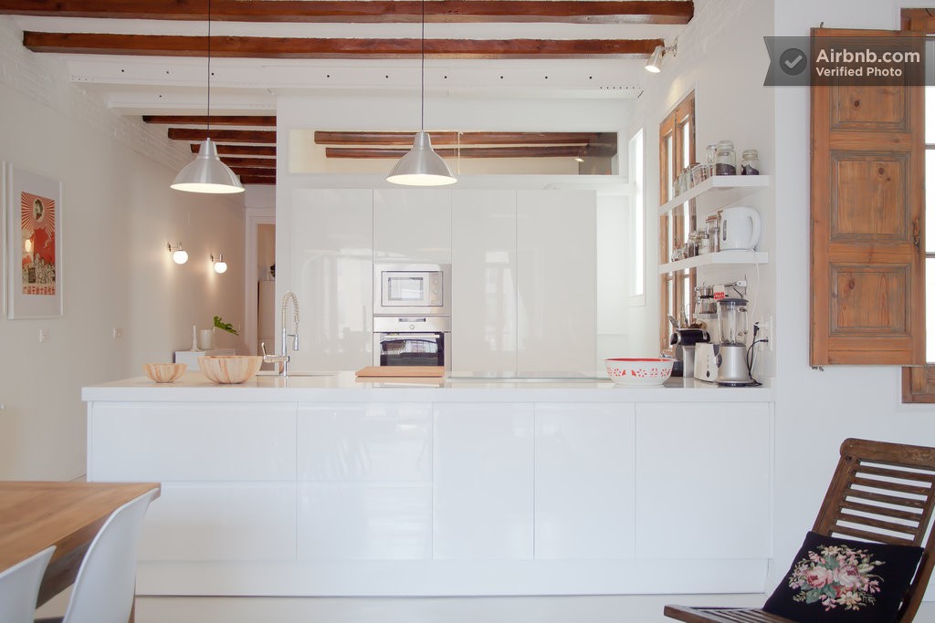 Chic Apartment in Barcelona's L'Eixample District