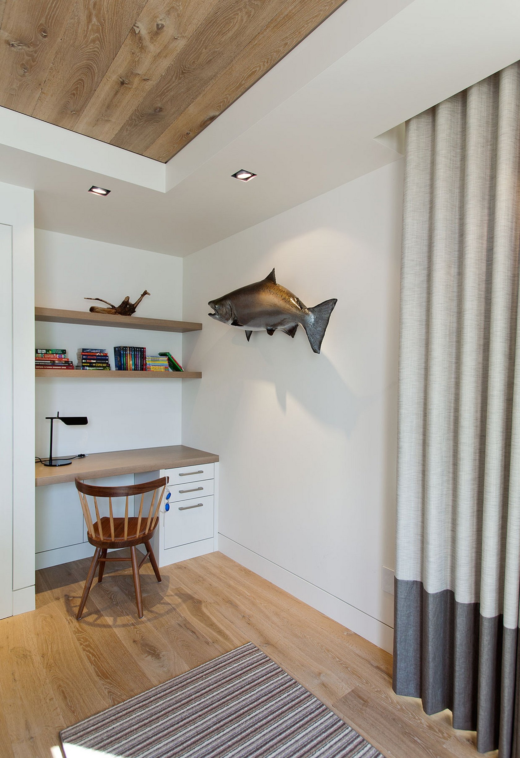 Built in desk Interior Design Ideas.
