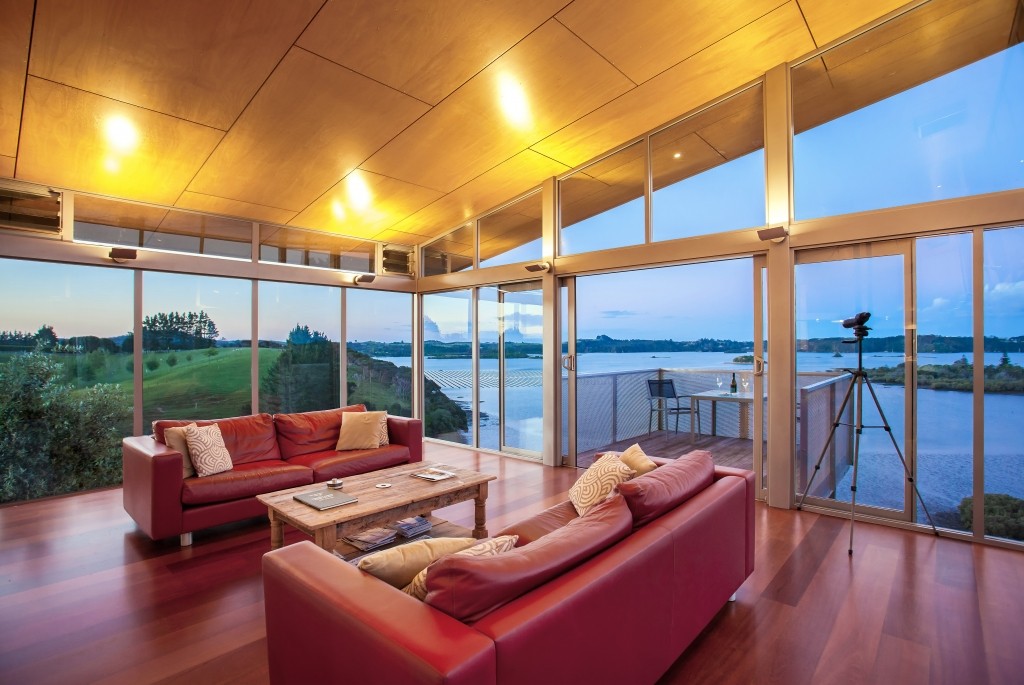 An Amazingly Beautiful Modern Waterfront House From New