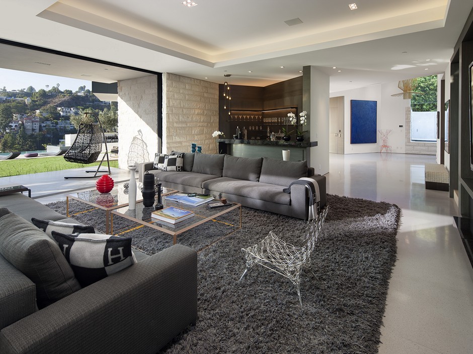 Home on Celebritystudded Oriole Way