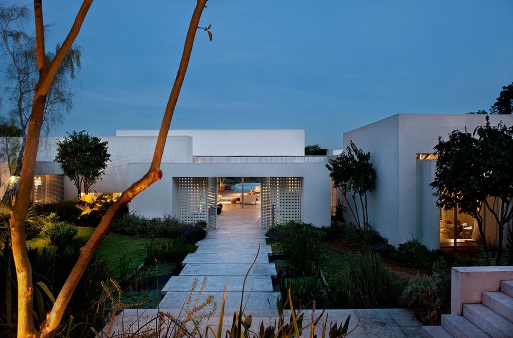 Tastefully Decorated Modern Style Villas Close To Nature