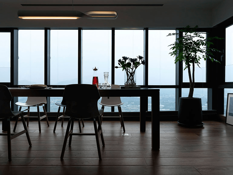 A MidcenturyInspired House with a Few Fun Accents