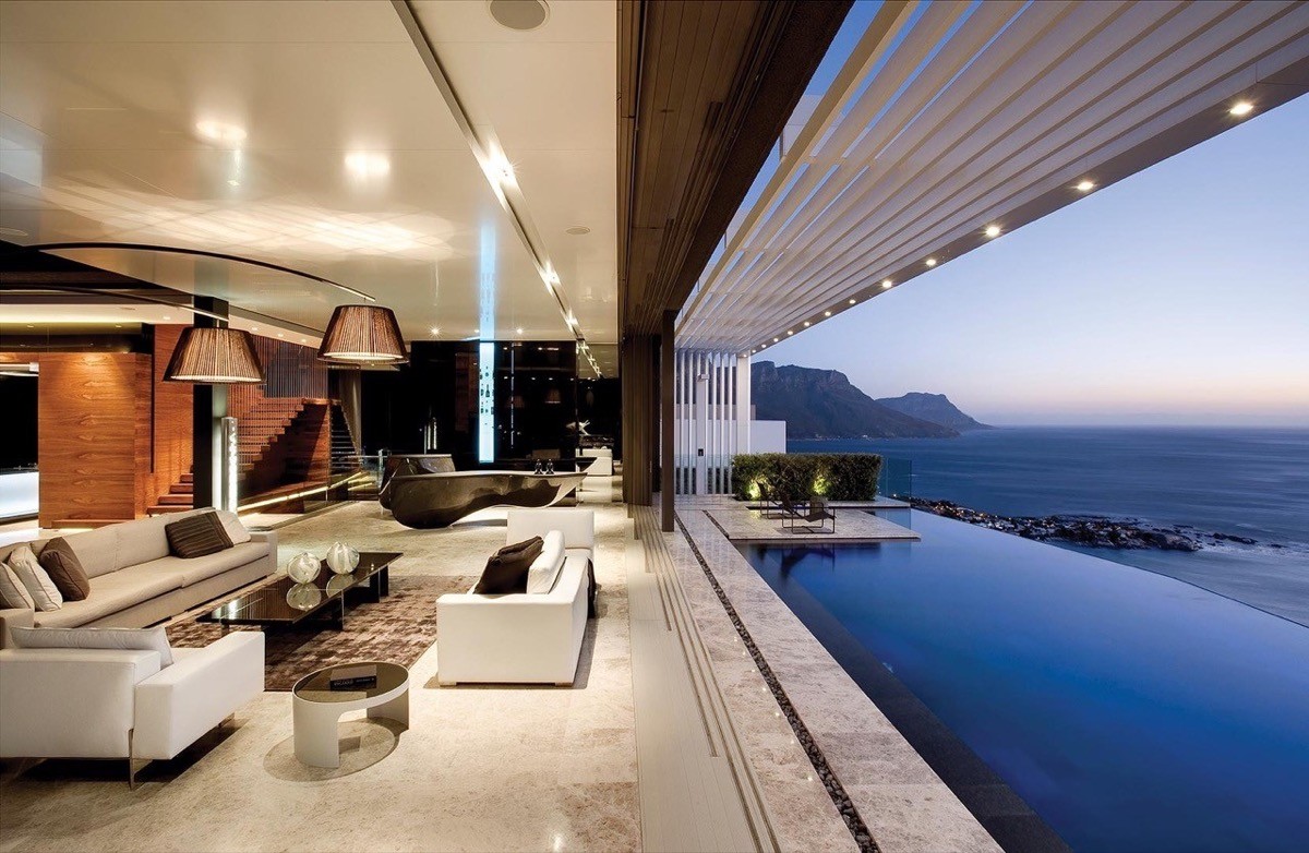 25 Living Rooms That Sport Spectacular Views