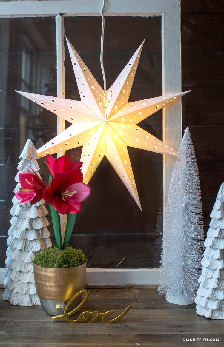 25 Christmas Window Decorations for Every Home