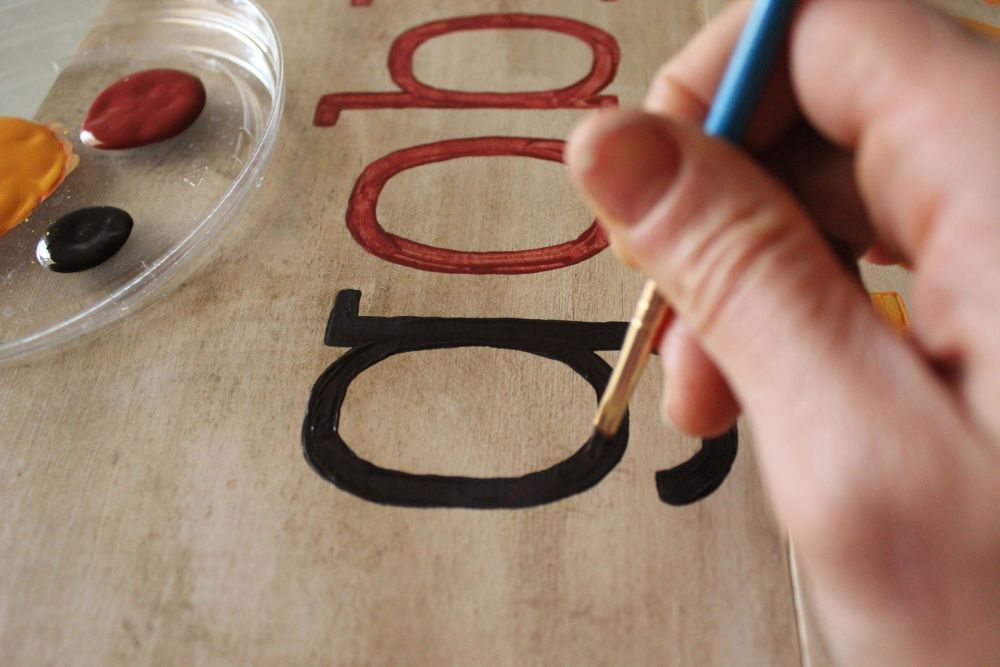 Choosing The Best Paint For Your DIY Wood Craft Project