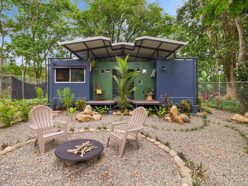 Container Home is a Relaxed Getaway Near the Costa Rican Beach
