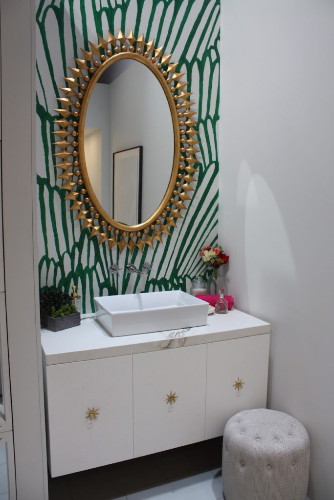 Stuck With a Small Bathroom? Don’t Make These Decorating Mistakes