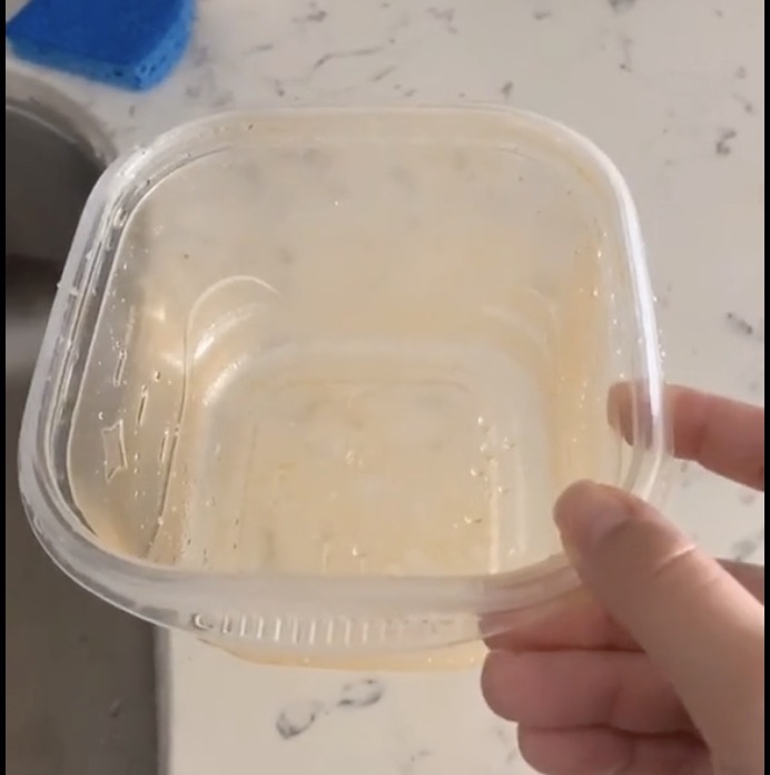 Mom’s no fuss paper towel “trick” removes stubborn greasy orange stains