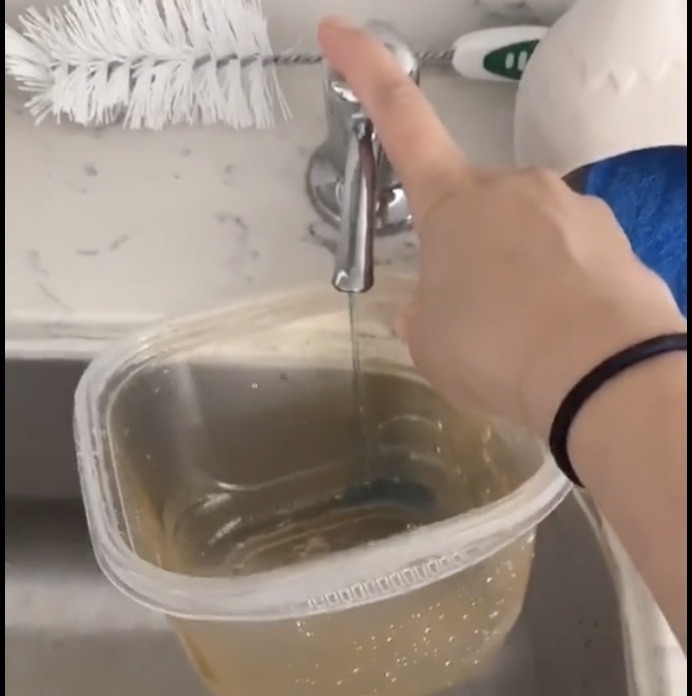 Mom’s no fuss paper towel “trick” removes stubborn greasy orange stains