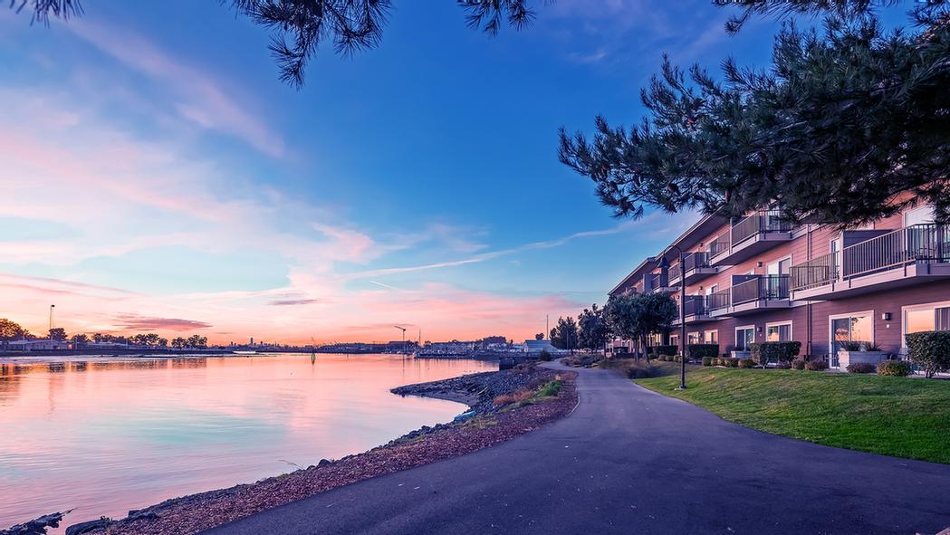 EXECUTIVE INN & SUITES EMBARCADERO COVE OAKLAND WATERFRONT Oakland CA