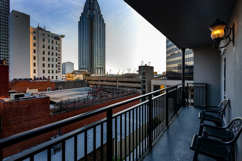 HAMPTON INN® & SUITES MOBILE DOWNTOWN HISTORIC DISTRICT Mobile AL 62 South Royal 36602