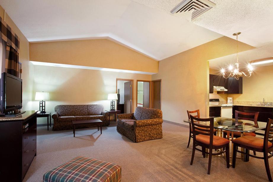 HOLIDAY INN EXPRESS® GAYLORD Gaylord MI 1201 West Main 49735