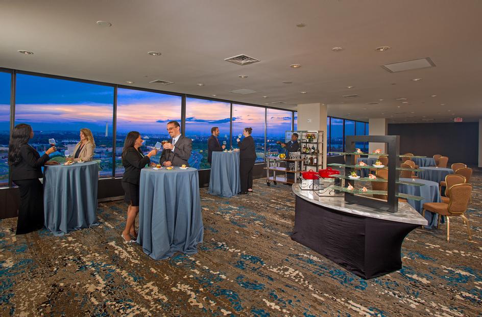 DOUBLETREE CRYSTAL CITY Arlington VA 300 Army Navy 22202