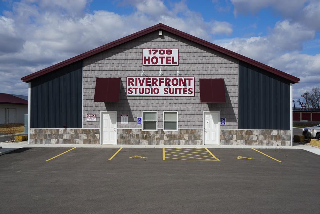 RIVERFRONT STUDIO SUITES Mankato MN 1708 North Riverfront 56001