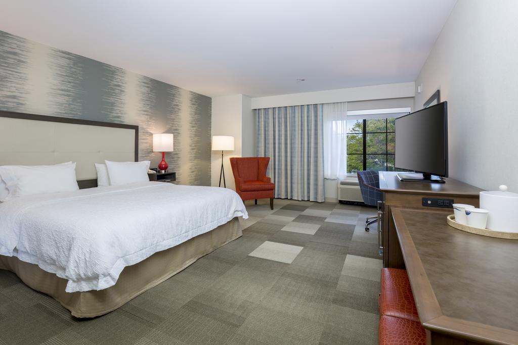 HAMPTON INN® SANTA BARBARA/GOLETA Goleta CA 5665 Hollister 93117