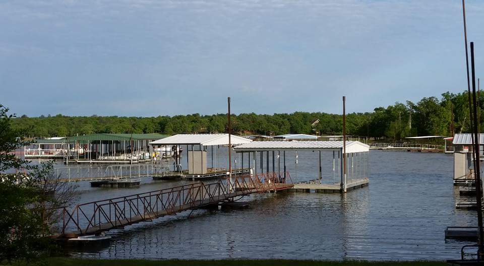BIXBY COVE LAKESIDE CABINS Porum OK 429385 East 1150 Rd. 74455