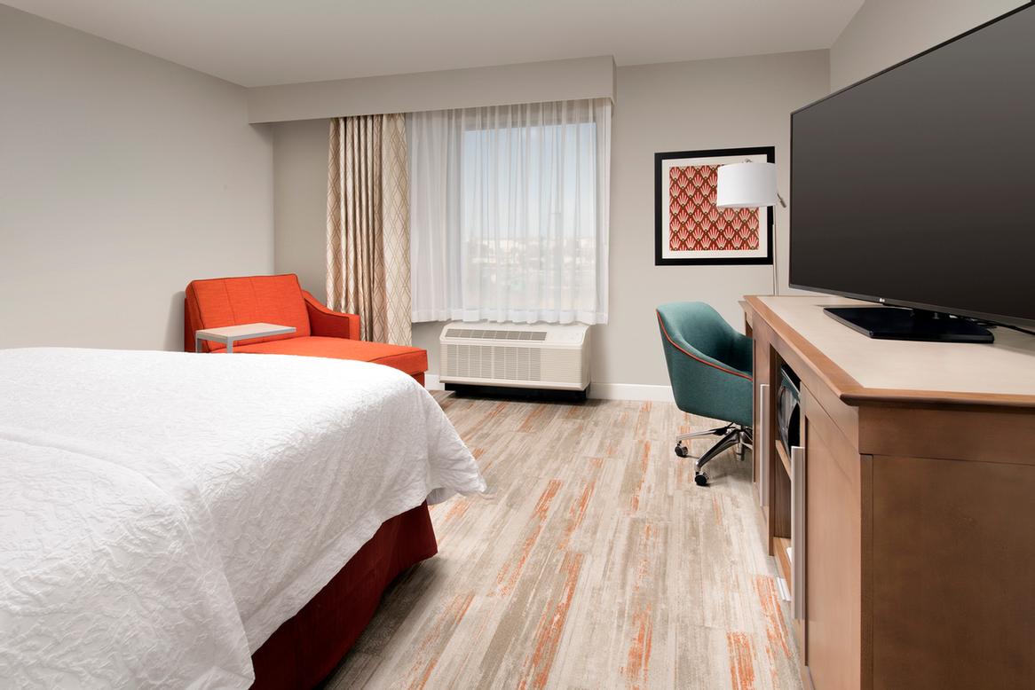 HAMPTON INN® & SUITES SAN ANTONIO LACKLAND AFB SEAWORLD San Antonio