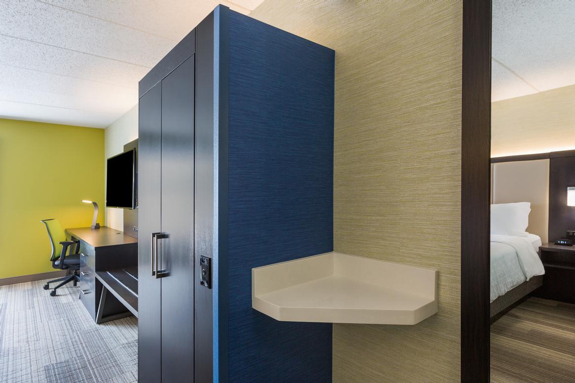 HOLIDAY INN EXPRESS® LORTON, AN IHG HOTEL Lorton VA 8180 Silverbrook