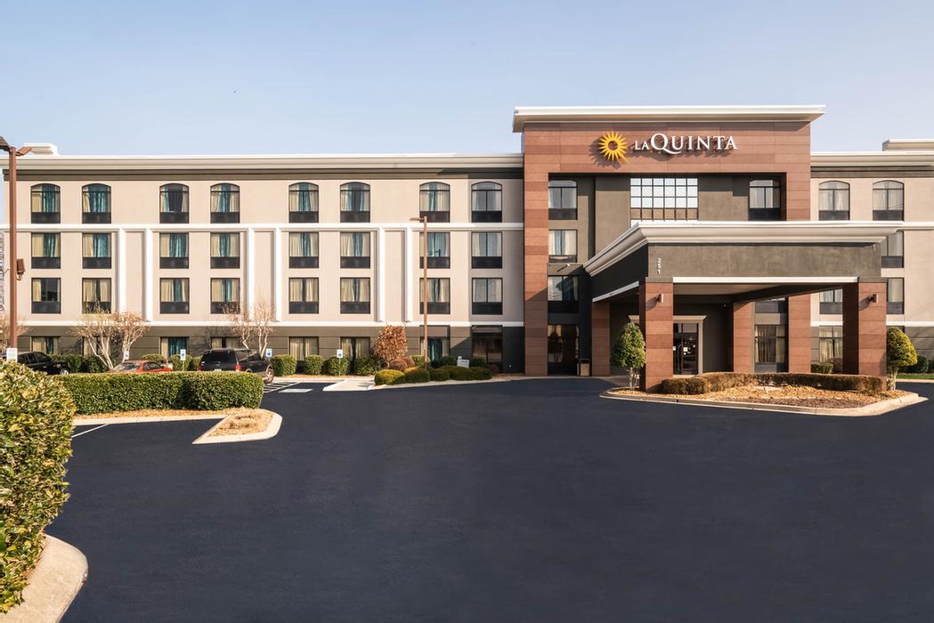 LA QUINTA® INNS & SUITES BY WYNDHAM Clarksville TN 251 Holiday 37040