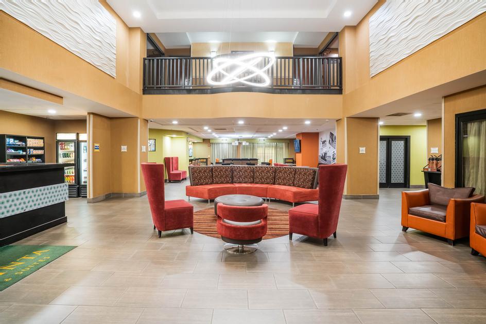 LA QUINTA® INNS & SUITES BY WYNDHAM Clarksville TN 251 Holiday 37040