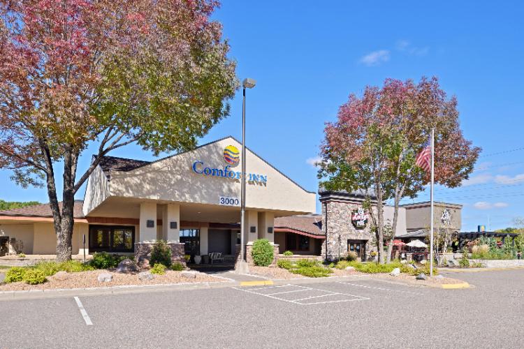 COMFORT INN® PLYMOUTH Plymouth MN 3000 Harbor Lane North 55447