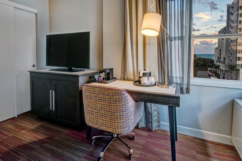 HAMPTON INN® MIAMI BEACH MID BEACH Miami Beach FL 4000 Collins 33140