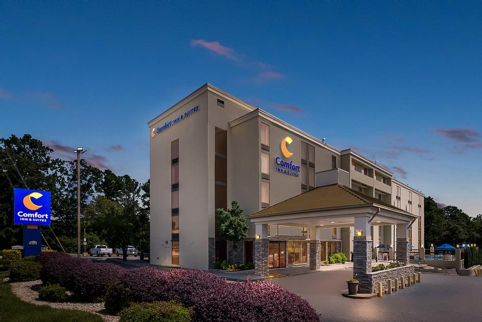 COMFORT INN® & SUITES DURHAM NEAR DUKE UNIVERSITY Durham NC 1816