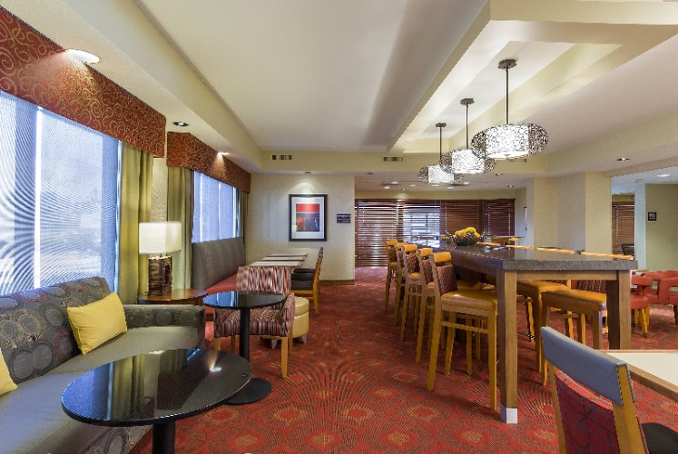 HAMPTON INN® MINNEAPOLIS / EAGAN Eagan MN 3000 Eagandale Pl 55121