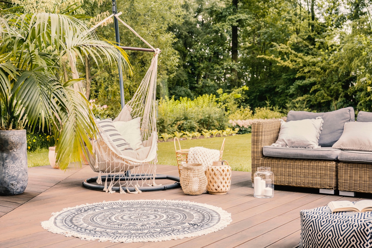 How to easily maintain and protect outside furniture from damage