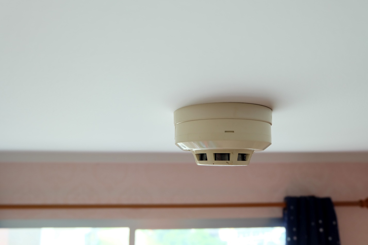 Are Smoke Alarms Required in Your Home? HousesItWorld