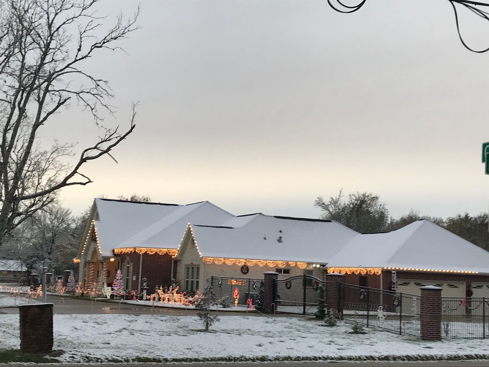 WATCH Greater Houston Wakes Up To Snow And The Ice Impacts Some Major