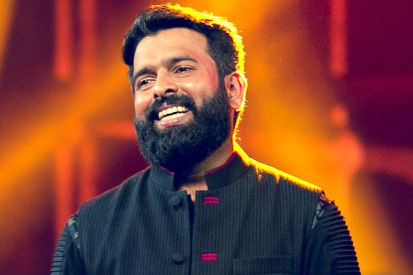 இலங்கை தெருவில் நடந்து சென்ற சந்தோஷ் நாராயணன்.. ஒரு நபர் வந்து சொன்னதை கேட்டு ஷாக் இலங்கை தெருவில் நடந்து சென்ற சந்தோஷ் நாராயணன்.. ஒரு நபர் வந்து சொன்னதை கேட்டு ஷாக்