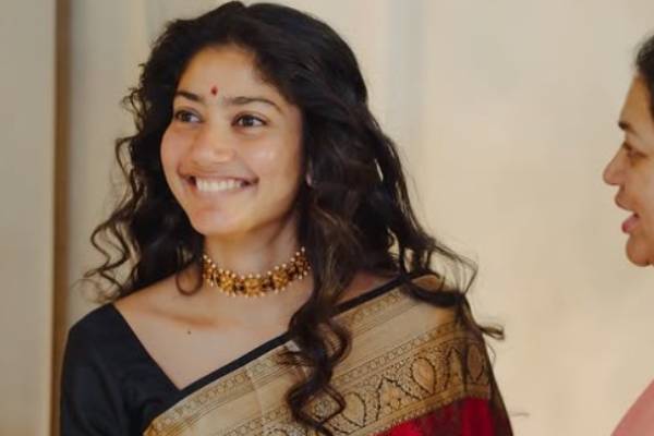 நடிகை சாய் பல்லவியின் உடல்நிலை என்ன ஆனது- இப்போது எப்படி உள்ளார், இயக்குனர் பதில் நடிகை சாய் பல்லவியின் உடல்நிலை என்ன ஆனது- இப்போது எப்படி உள்ளார், இயக்குனர் பதில்