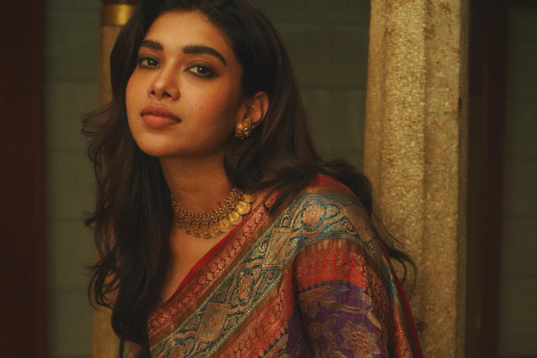 நடிகை துஷாரா விஜயன் சேலையில் அழகிய போட்டோஷூட் நடிகை துஷாரா விஜயன் சேலையில் அழகிய போட்டோஷூட்