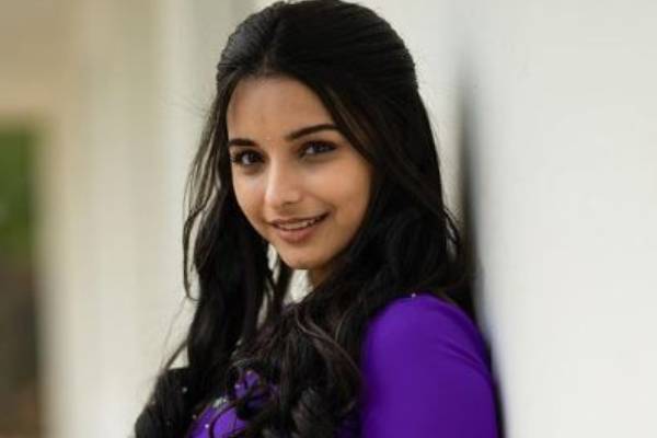 பாண்டியன் ஸ்டோர்ஸ் சீரியல் முல்லையா இது?