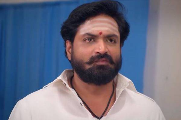 ஜீ தமிழின் அண்ணா சீரியலில் என்ட்ரி கொடுக்கும் பிரபல நாயகி.. யார் தெரியுமா? ஜீ தமிழின் அண்ணா சீரியலில் என்ட்ரி கொடுக்கும் பிரபல நாயகி.. யார் தெரியுமா?