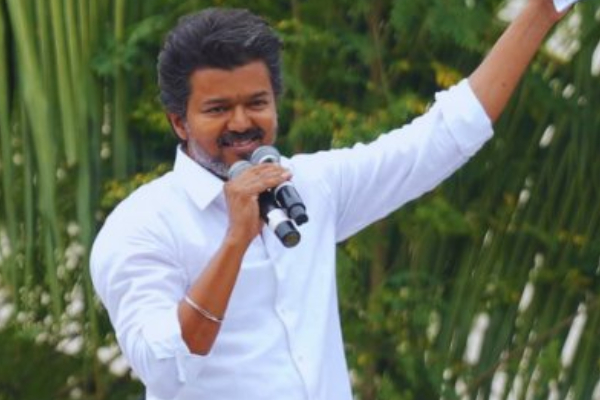 விஜய் அரசியலில் ஜெயிப்பாரா.. இட்லி கடை விழாவில் நடிகர் பார்த்திபன் பேச்சு வைரல் விஜய் அரசியலில் ஜெயிப்பாரா.. இட்லி கடை விழாவில் நடிகர் பார்த்திபன் பேச்சு வைரல்