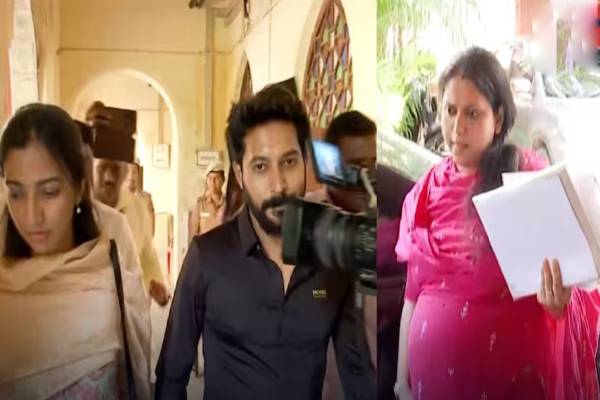 தனது மனைவி ஸ்ருதியுடன் விசாரணைக்கு வந்த மாதம்பட்டி ரங்கராஜ்… ஜாய் கிரிசில்டா செய்த செயல் தனது மனைவி ஸ்ருதியுடன் விசாரணைக்கு வந்த மாதம்பட்டி ரங்கராஜ்… ஜாய் கிரிசில்டா செய்த செயல்