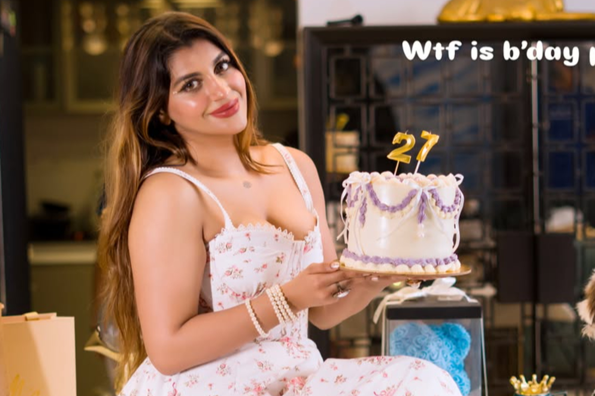 27 வயதை தொட்ட யாஷிகா ஆனந்த்.. பிறந்தநாளை எப்படி கொண்டாடி இருக்கிறார் பாருங்க 27 வயதை தொட்ட யாஷிகா ஆனந்த்.. பிறந்தநாளை எப்படி கொண்டாடி இருக்கிறார் பாருங்க