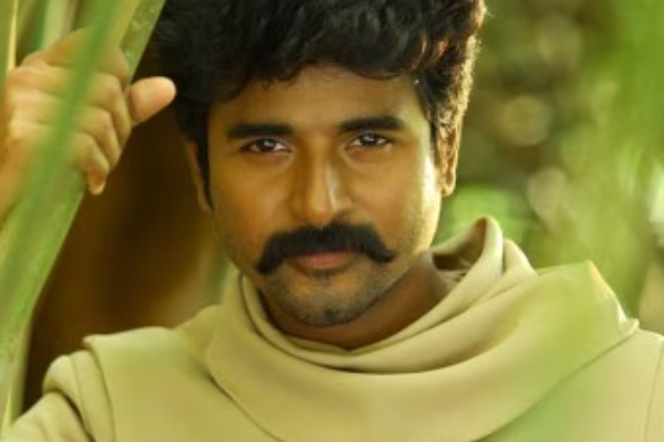 அச்சு அசல் சிவகார்த்திகேயன் போலவே இருக்கும் பிரபல நடிகர்.. யார் தெரியுமா அச்சு அசல் சிவகார்த்திகேயன் போலவே இருக்கும் பிரபல நடிகர்.. யார் தெரியுமா