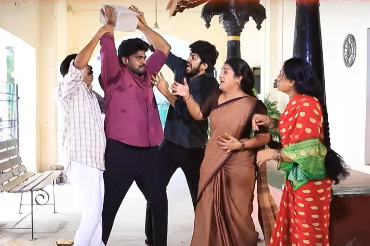 கர்ப்பமாக இருக்கும் தங்கமயில் மீது கல்லை தூக்கி போட போன சரவணன்.. பரபரப்பான பாண்டியன் ஸ்டோர்ஸ் சீரியல் புரோமோ கர்ப்பமாக இருக்கும் தங்கமயில் மீது கல்லை தூக்கி போட போன சரவணன்.. பரபரப்பான பாண்டியன் ஸ்டோர்ஸ் சீரியல் புரோமோ