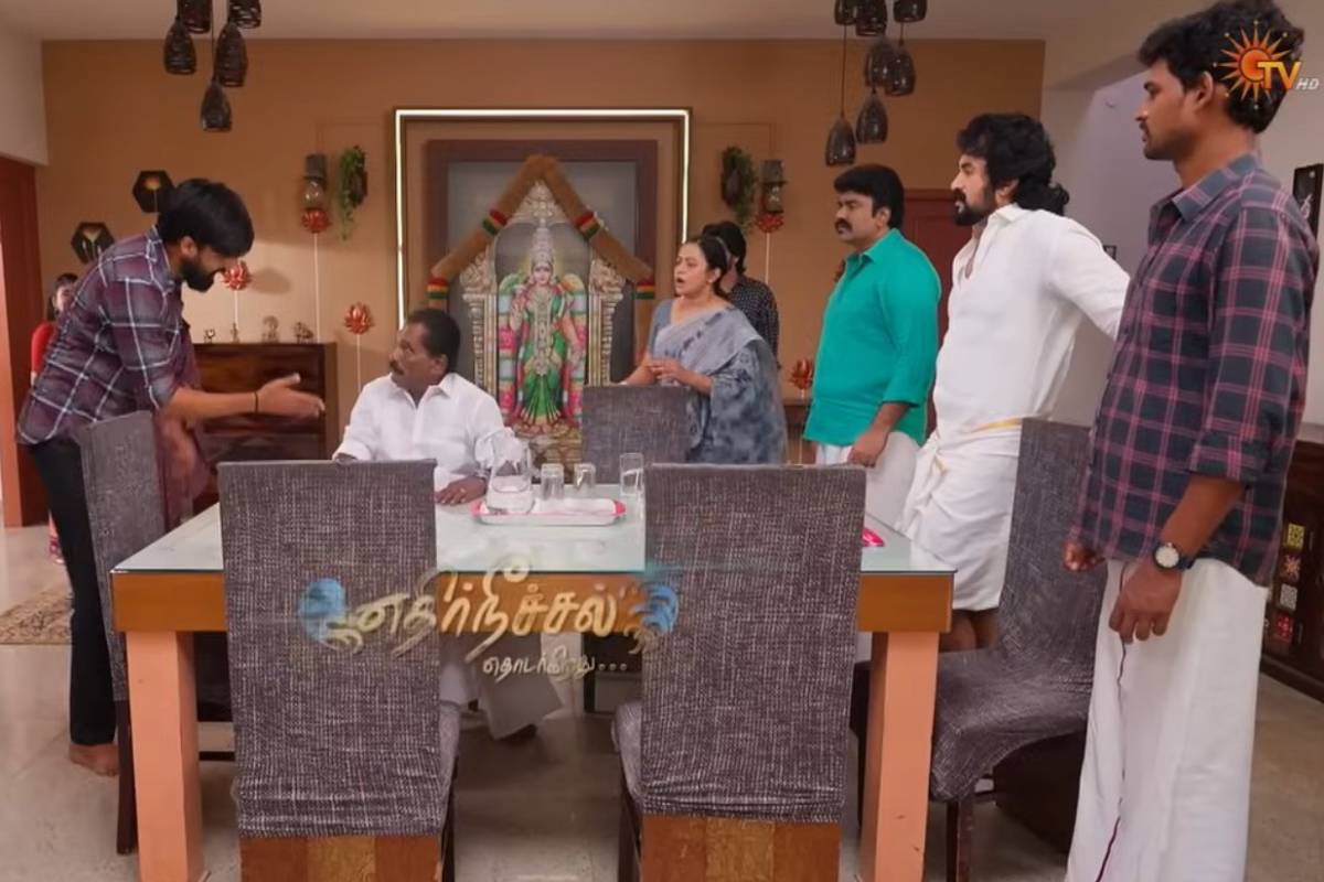 கோபத்தில் குணசேகரன் பற்றிய உண்மையை கூறிய சக்தி, ஷாக்கில் ஈஸ்வரி… எதிர்நீச்சல் தொடர்கிறது சீரியல் புரொமோ கோபத்தில் குணசேகரன் பற்றிய உண்மையை கூறிய சக்தி, ஷாக்கில் ஈஸ்வரி… எதிர்நீச்சல் தொடர்கிறது சீரியல் புரொமோ