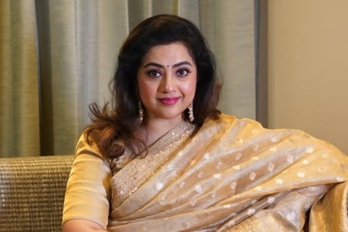 ஜாதியில் என்ன பெருமை.. நடிகை மீனா காட்டமாக போட்ட பதிவு ஜாதியில் என்ன பெருமை.. நடிகை மீனா காட்டமாக போட்ட பதிவு
