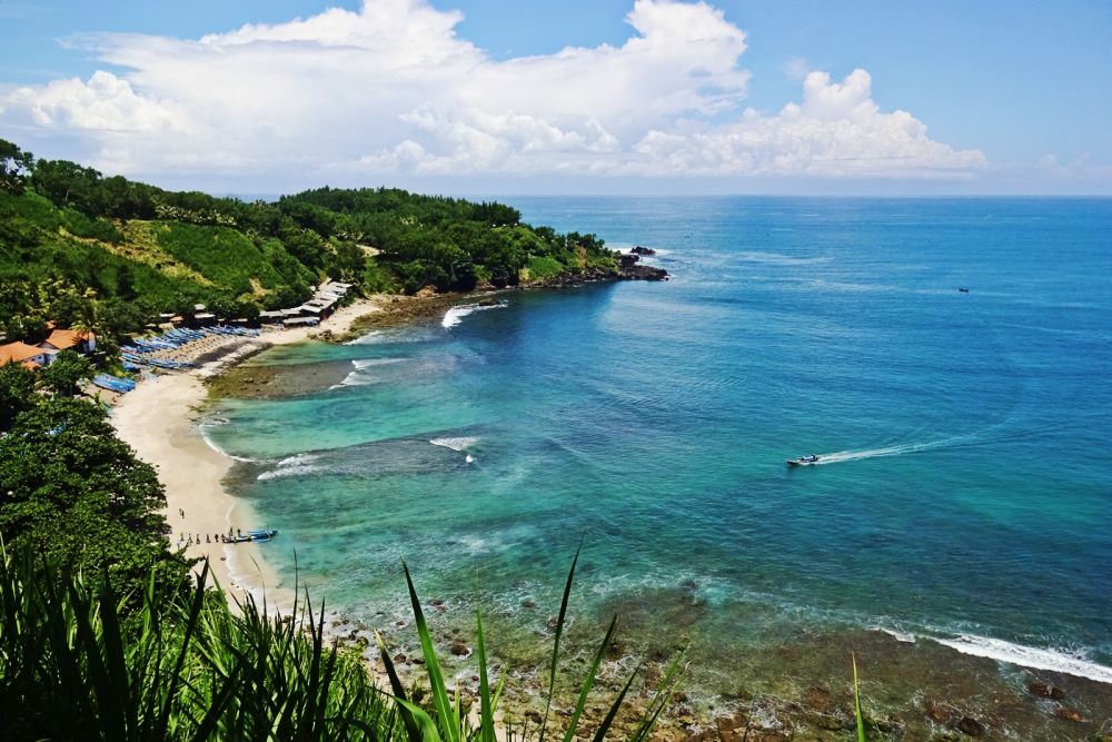 Pantai Menganti Kebumen 10 Lokasi Wisata, Rute, dan Tiket