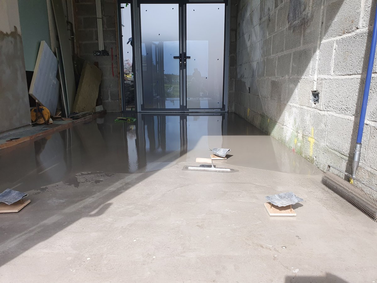 Self levelling compound on a tamped concrete garage floor UK